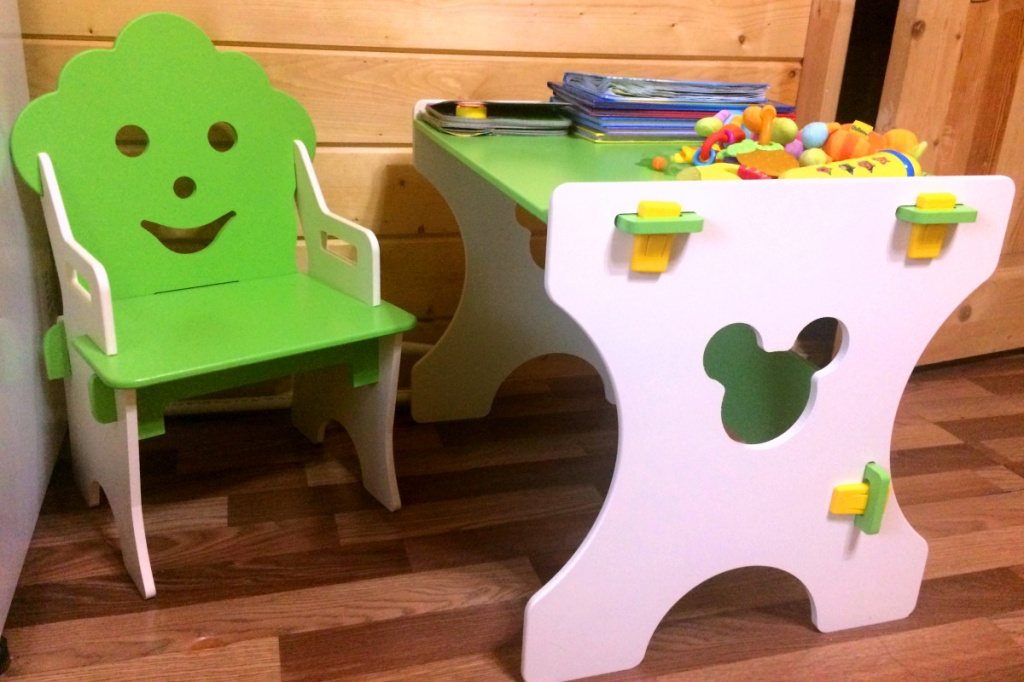 Столик и стульчик для малыша. Фото 5